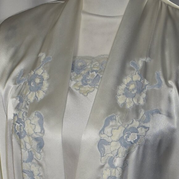 Natori Classics Bridal White Blue Lace Long Gown Robe Peignoir Set, Size… - Picture 3 of 10